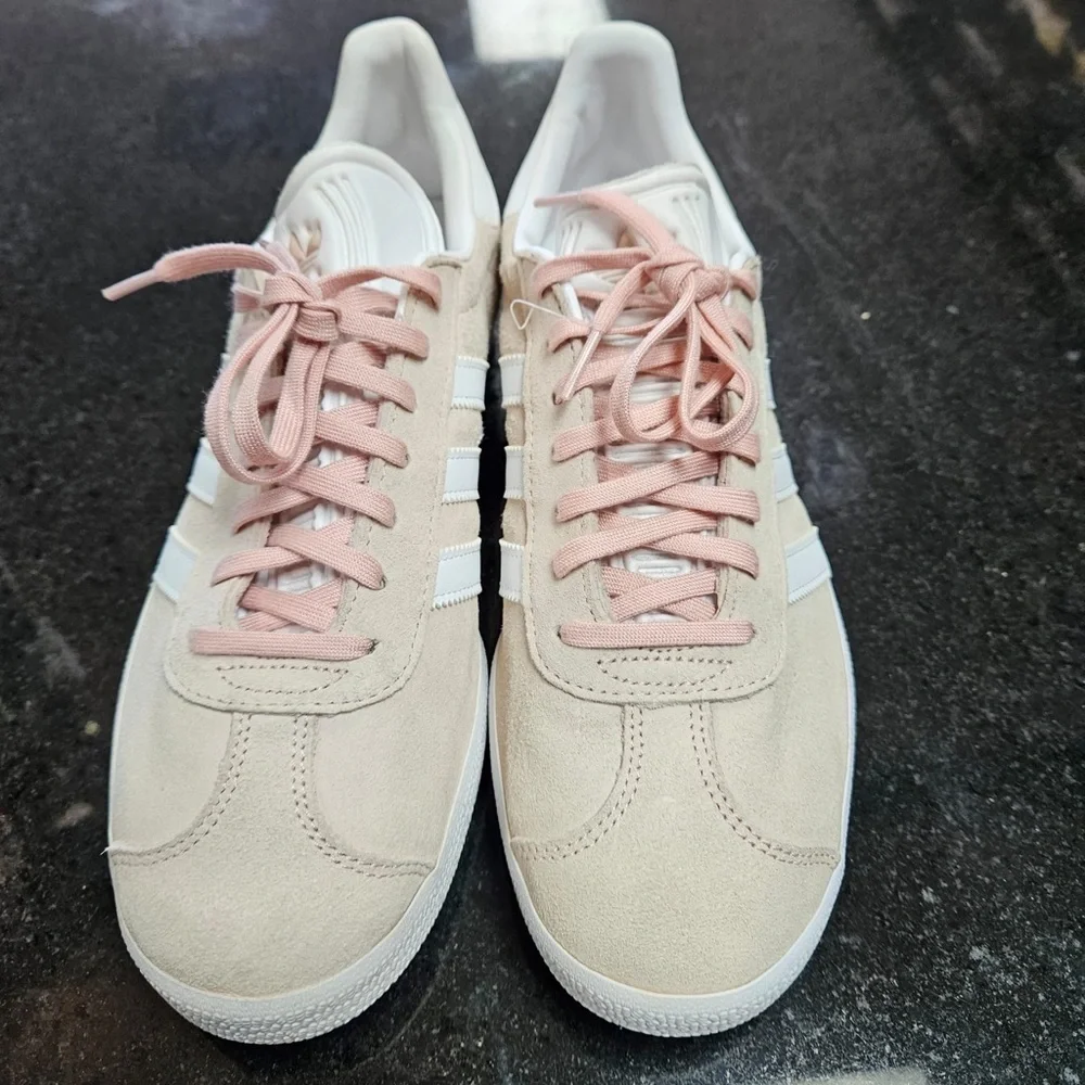 Sz 9 Men Gazelle adidas pink
